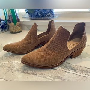 Low-heeled Suede Booties. Chinese Laundry. 7.5